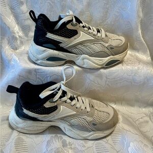 Boys Reebok Royal Charge Sneakers Sz 3